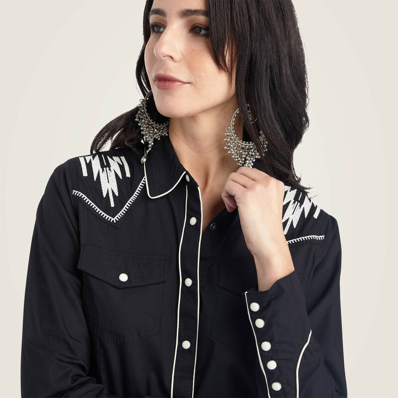 Ariat Women's Retro Snap Chimayo Shirt, Black
