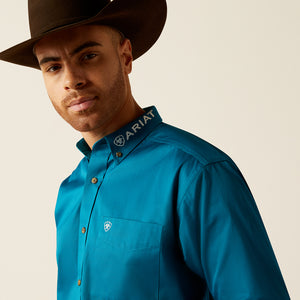 Ariat Men's Team Logo Twill Classic Fit Long Sleeve Shirt, Dark Teal|White